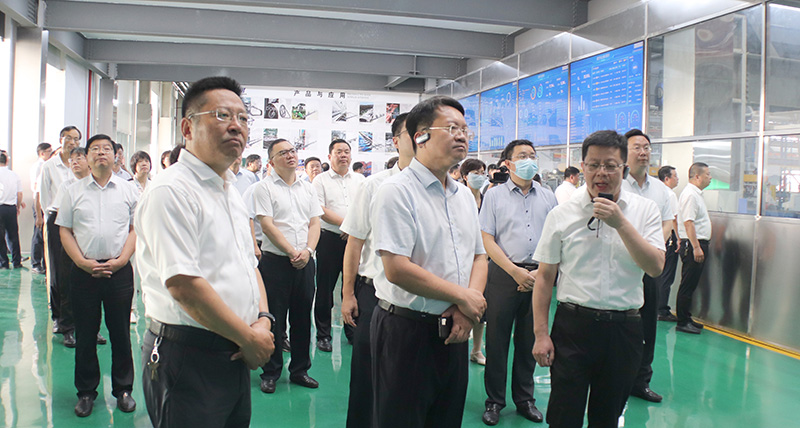 劉漢梅副市長(zhǎng)一行八十多人到東華興化公司觀摩指導(dǎo)